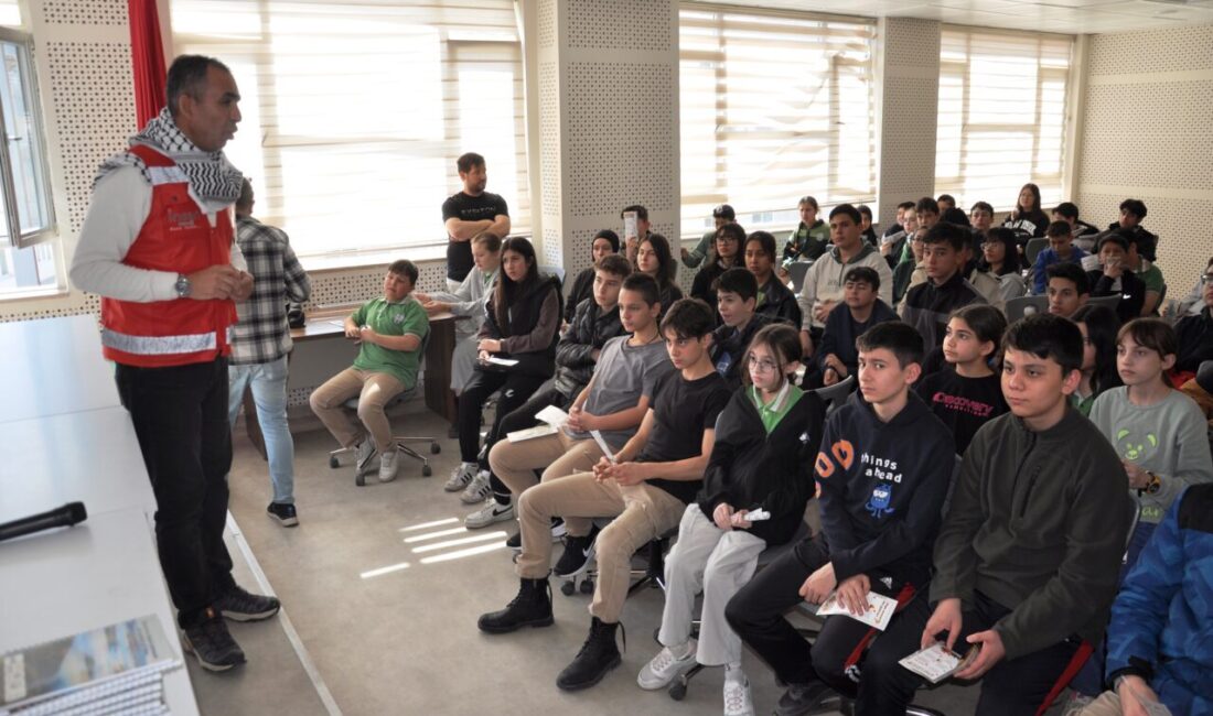 KÜTAHYA (AA) – Kütahya’da ortaokul öğrencileri, hazırlanan proje kapsamında orman