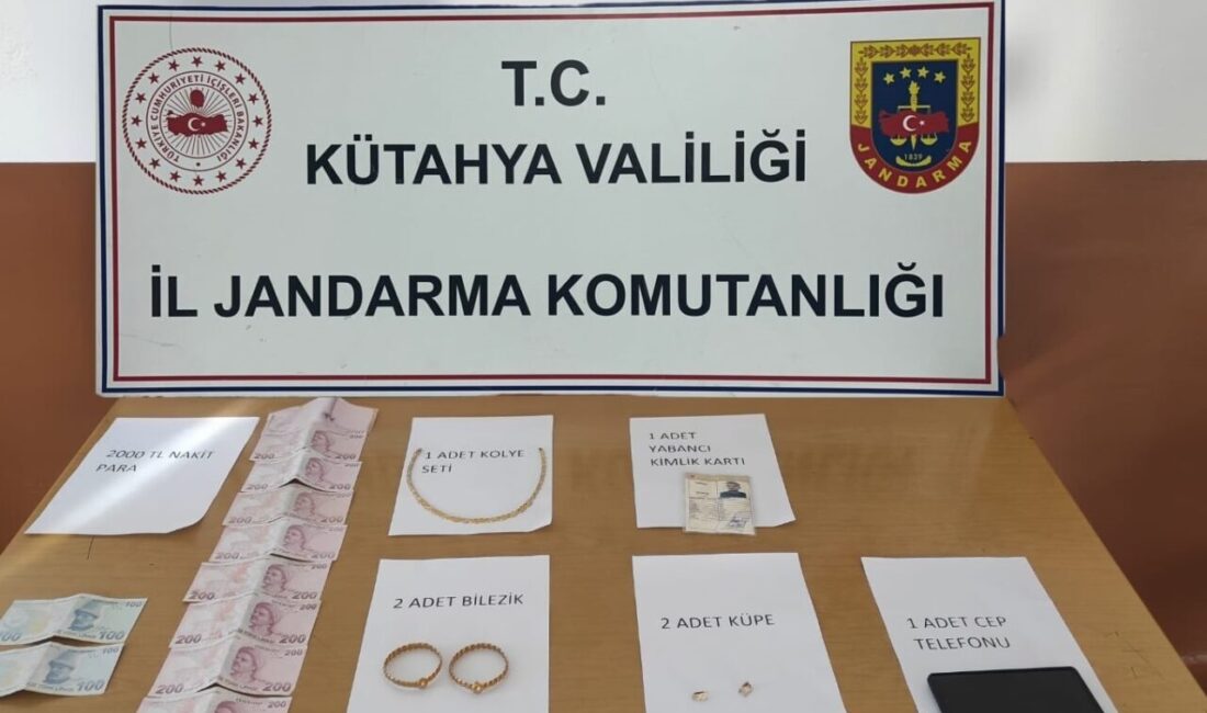KÜTAHYA (AA) – Kütahya'nın Tavşanlı ilçesinde telefon dolandırıcılığı operasyonunda gözaltına