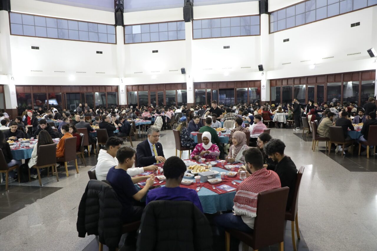 KÜTAHYA (AA) – Kütahya'daki üniversitelerde eğitimlerine devam eden 23 farklı