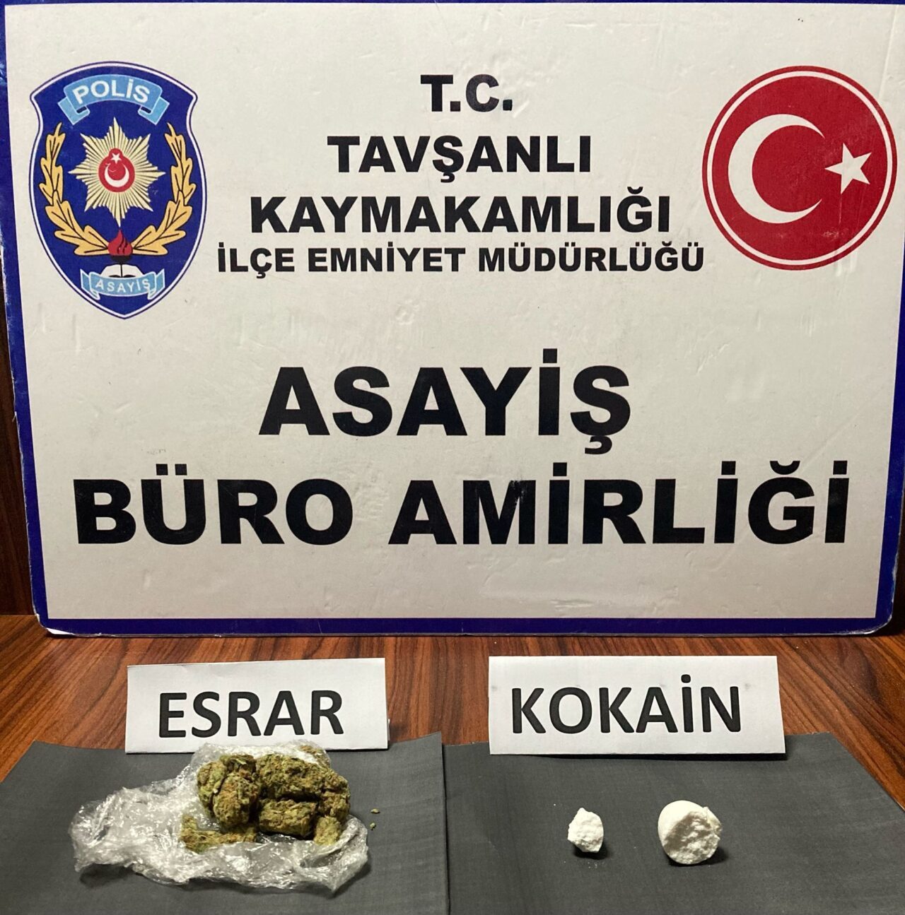 KÜTAHYA (AA) – Kütahya'nın Tavşanlı ilçesinde, uyuşturucu ticareti yaptıkları iddiasıyla