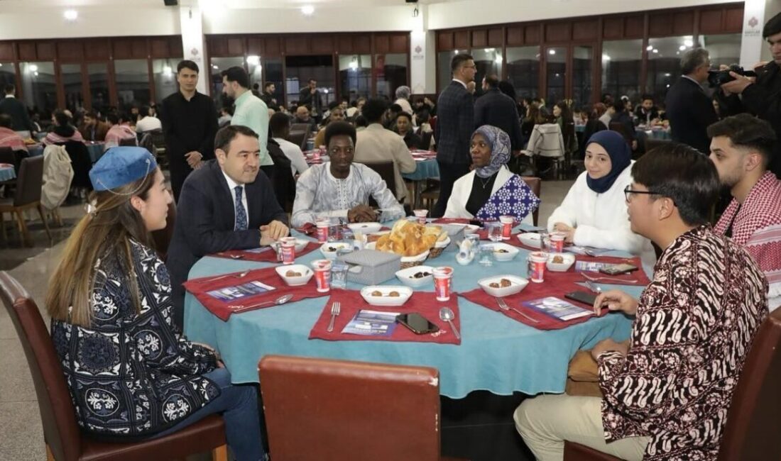 Kütahya Valisi Musa Işın, Uluslararası Öğrenci Derneği tarafından düzenlenen iftar