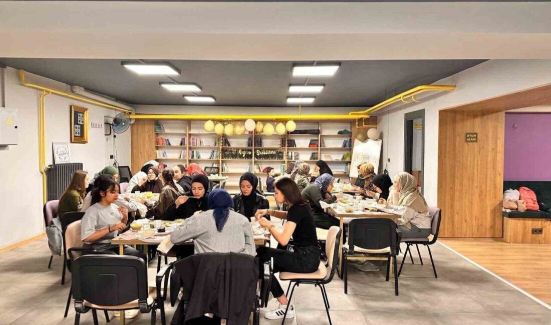 Afyonkarahisar Müftülüğü Gençlik Koordinatörlüğü iftar programında gençlerle buluştu. Afyonkarahisar Müftülüğü