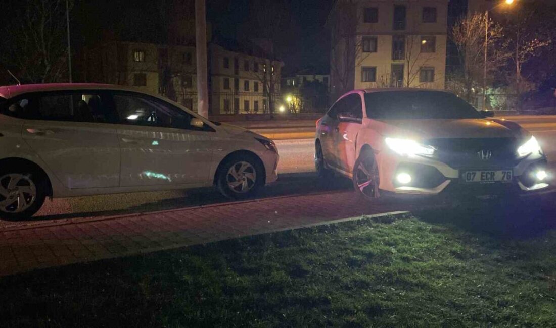 Eskişehir’de 2 otomobilin çarpışması sonucunda maddi hasarın meydana geldiği kazanın