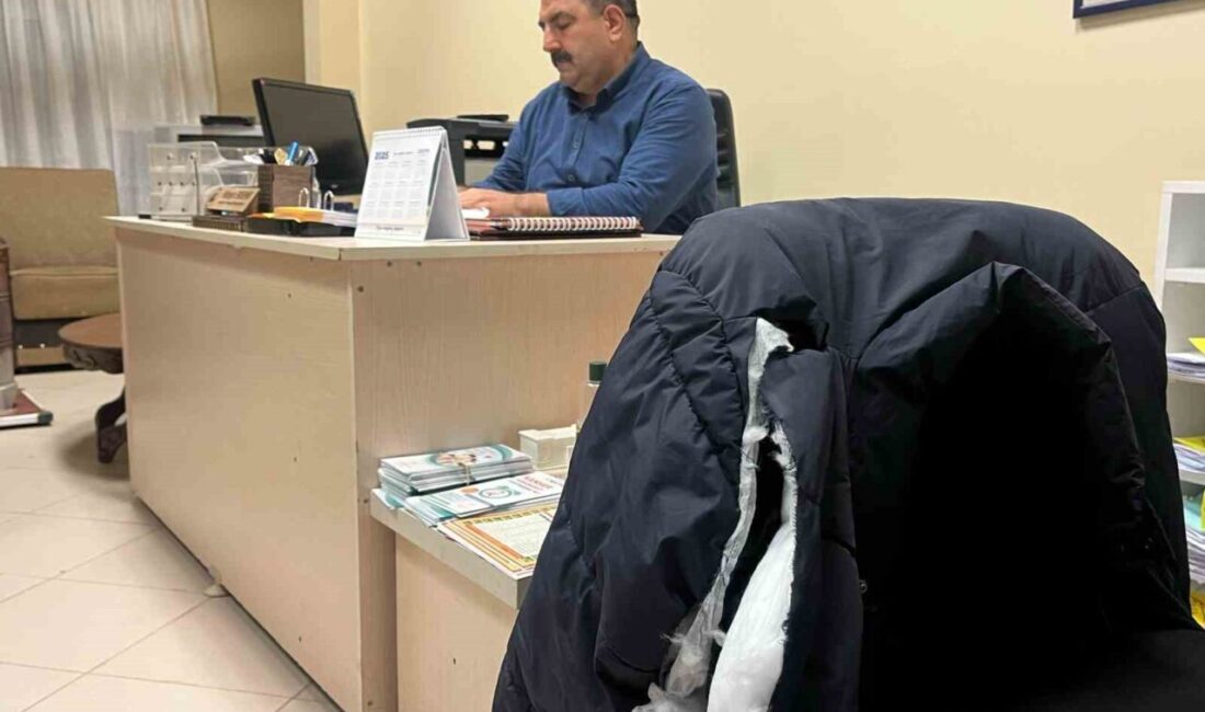 Eskişehir’de iddiaya göre özel mülk olan boş araziye kamyonetle çöp