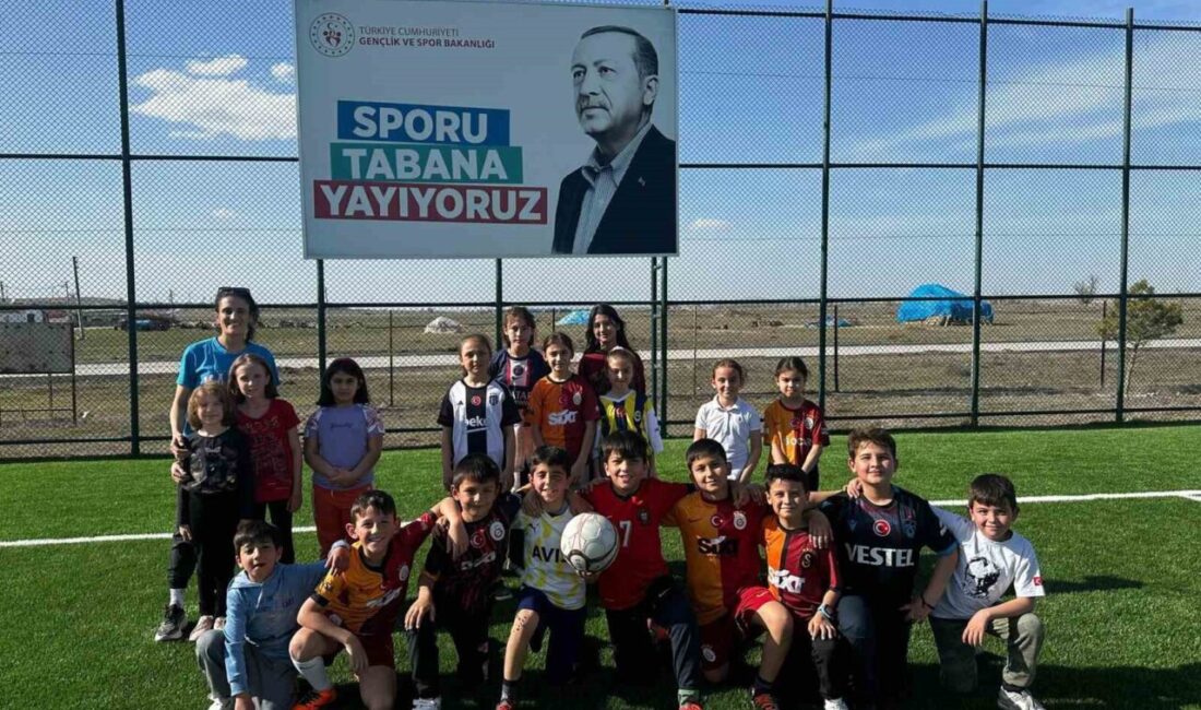 Eskişehir’in Mahmudiye ilçesinde GSB Spor Okulları kapsamında küçükler atletizm antrenmanları