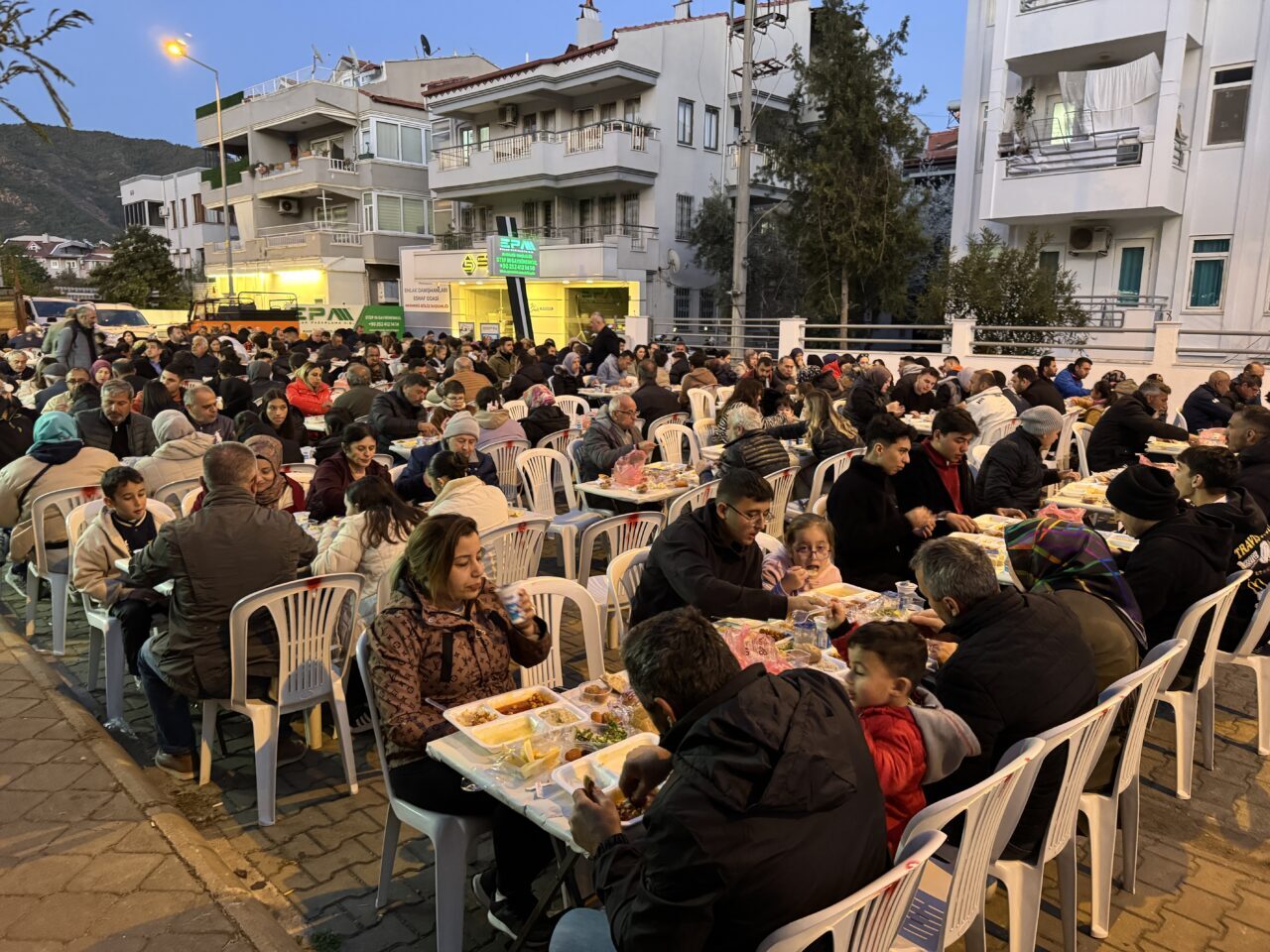 MUĞLA (AA) – Marmaris Ordulular Kültür ve Dayanışma Derneği, iftar