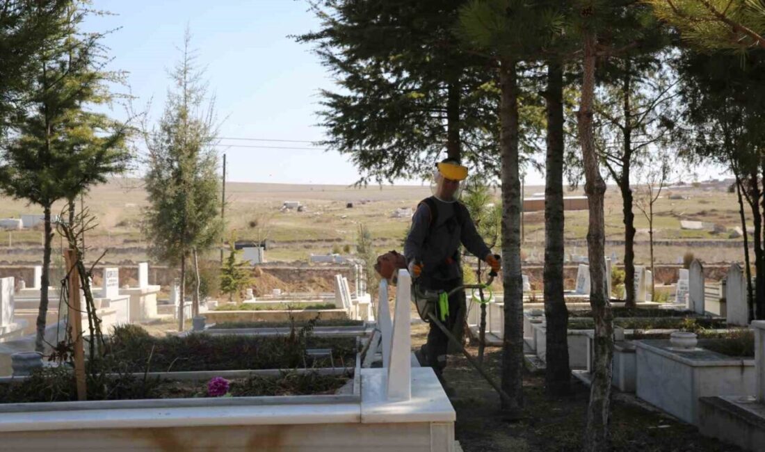 Eskişehir Büyükşehir Belediyesi tarafından, yaklaşan Ramazan Bayramı öncesi vatandaşların mezarlık