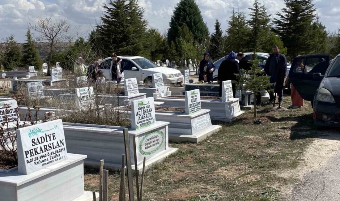 Eskişehir’de vefat eden aile fertlerini Ramazan Bayramı öncesi ziyaret eden