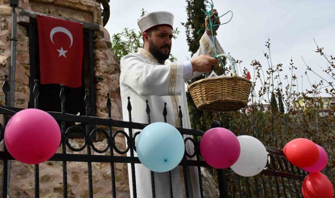 Bilecik’te yüzyıllardır Osmanlı’dan gelen, minareden Ramazanın son günü çocuklara sepetle