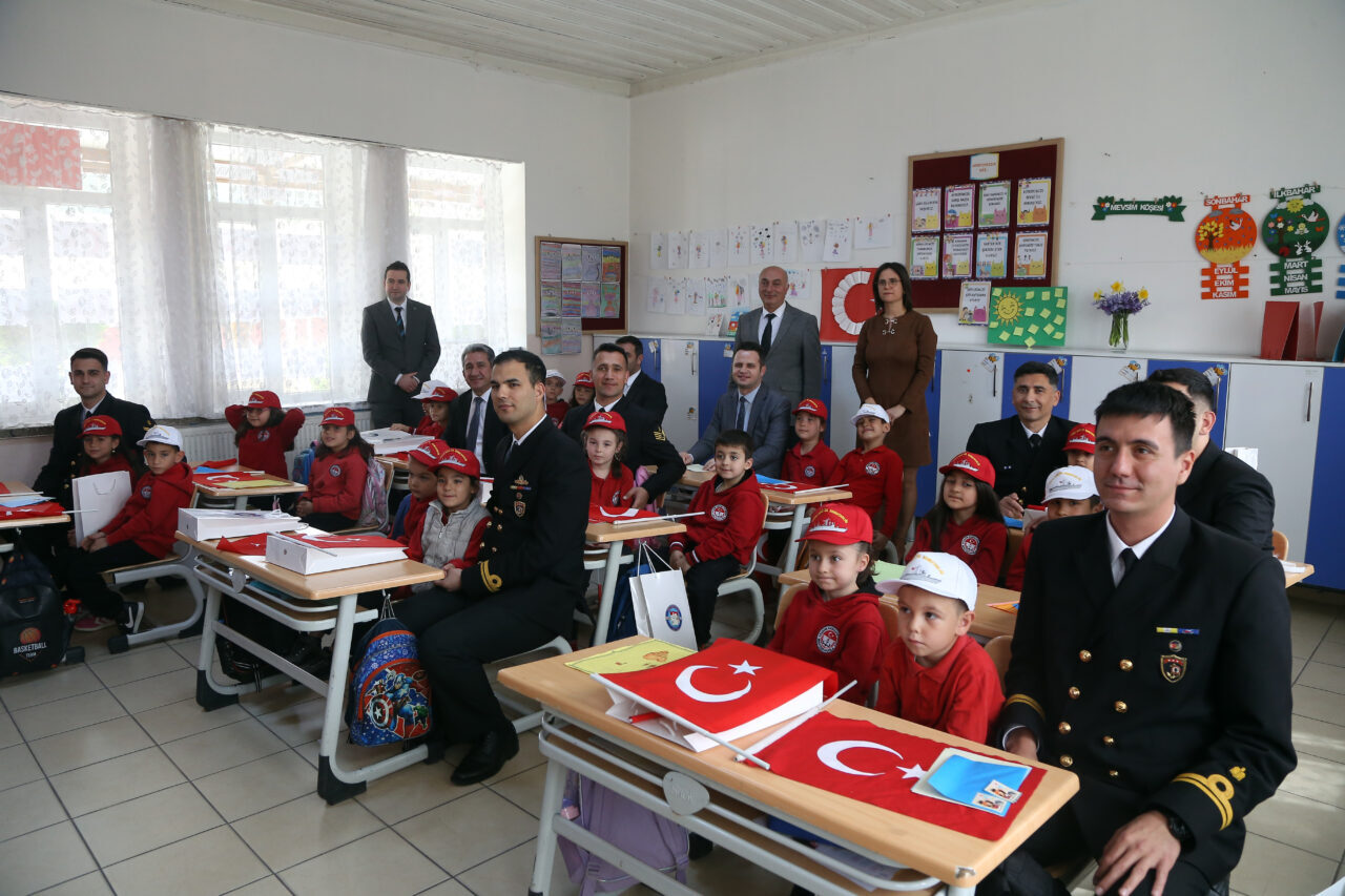 MUĞLA (AA) – Muğla'da okuma yazmayı yeni öğrenen ilkokul 1.
