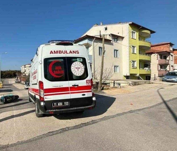Bilecik’te otobüse çarpan motosiklet sürücüsü yaralandı. Kaza, Bilecik merkez Beşiktaş