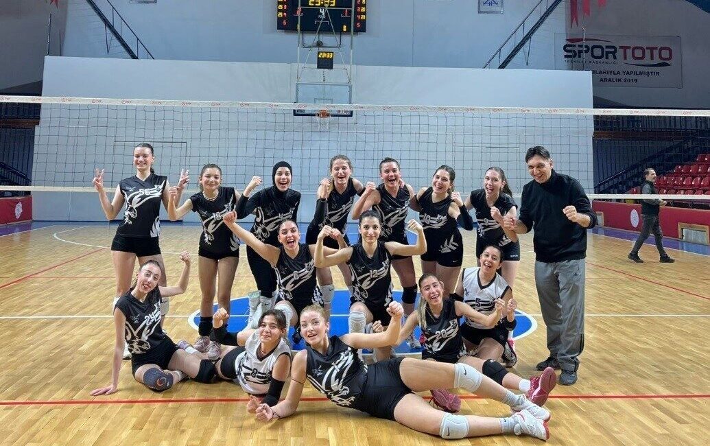Kütahya Dumlupınar Kapalı Spor Salonu’nda gerçekleştirilen heyecan dolu maçlar sonucunda