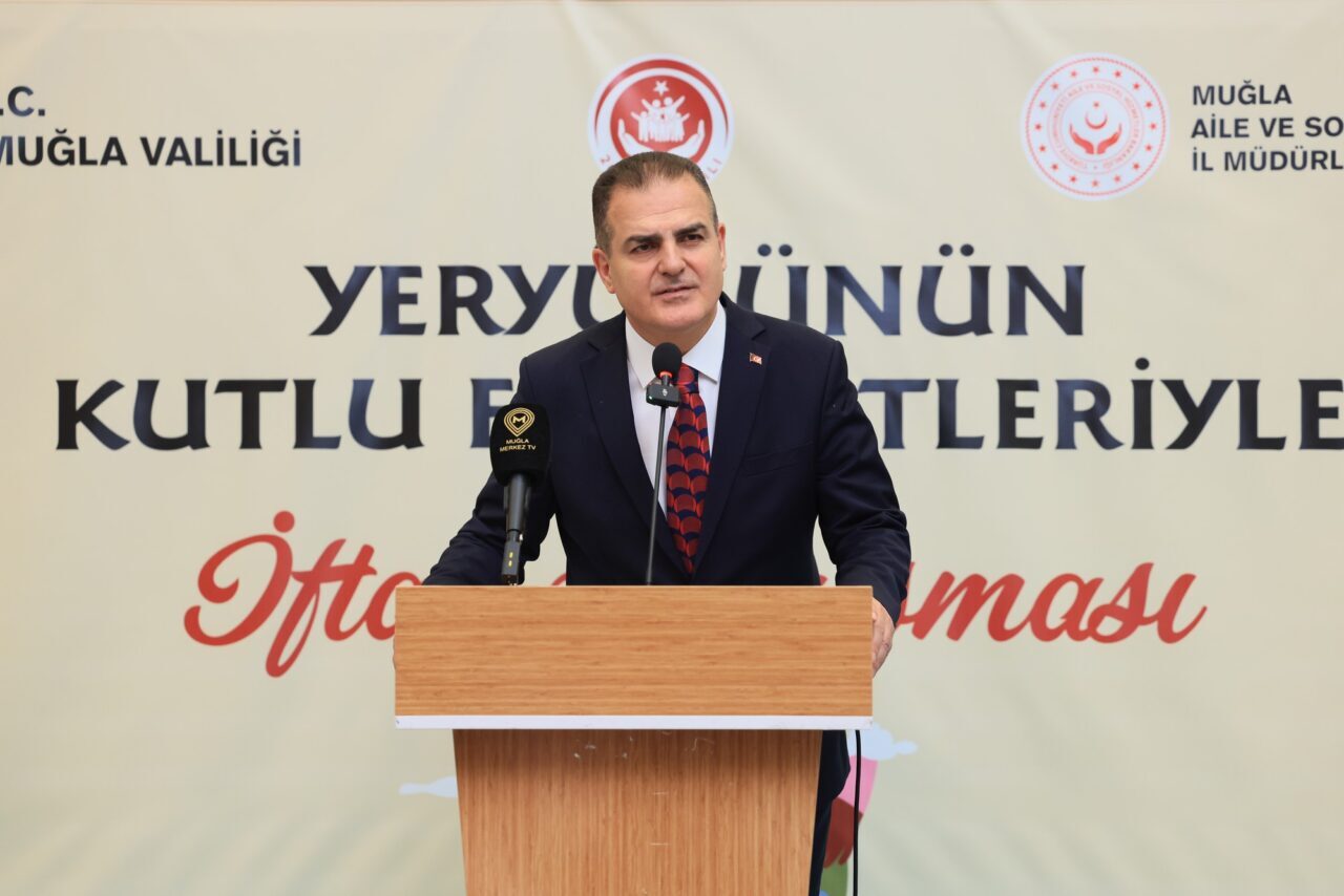 MUĞLA (AA) – Muğla Valisi İdris Akbıyık ve eşi Sevim