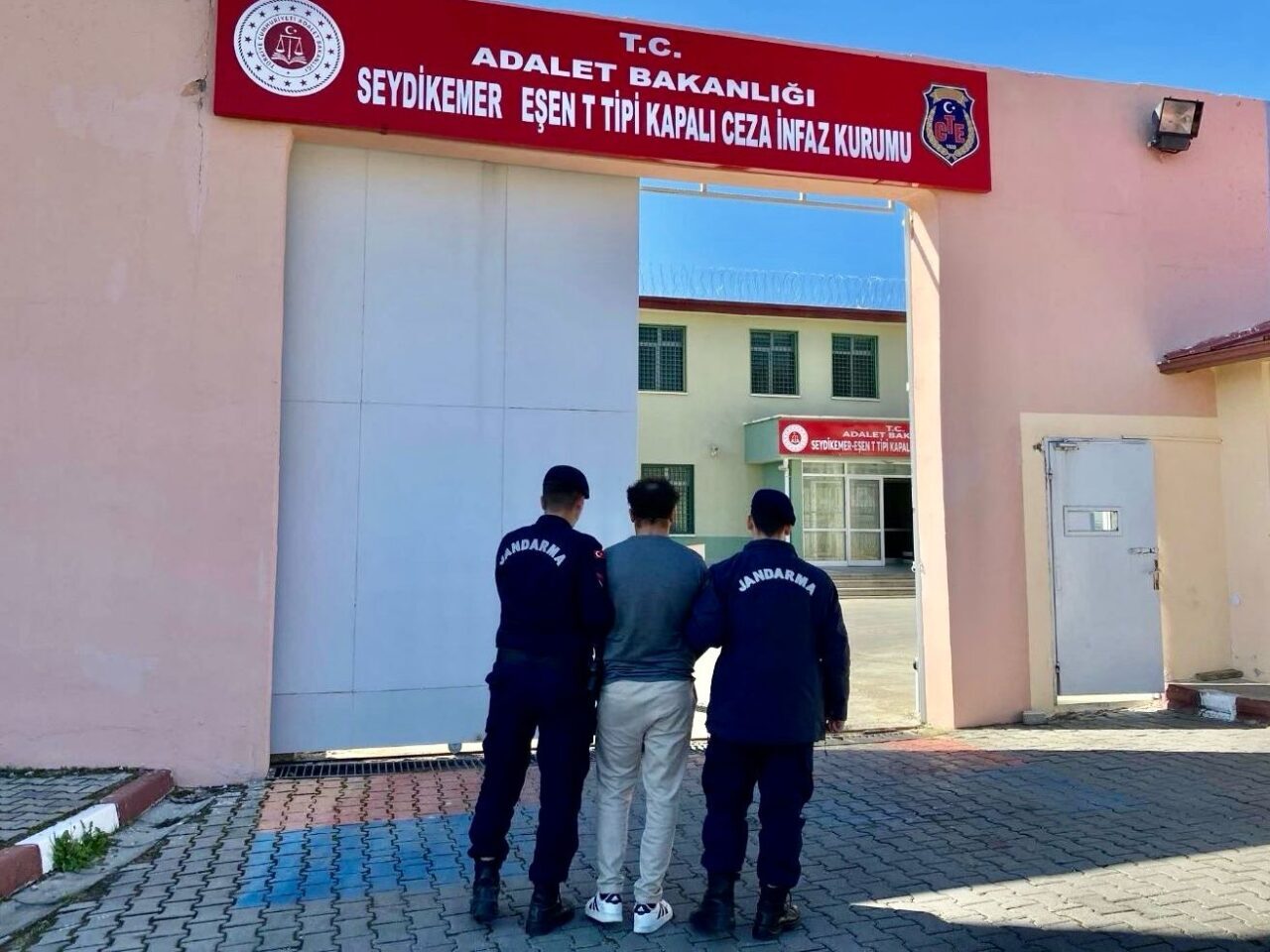 MUĞLA (AA) – Muğla'nın Fethiye ilçesinde, hakkında 12 yıl 6