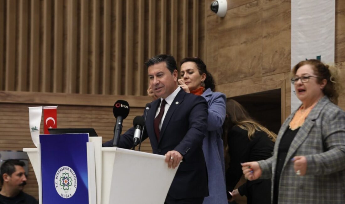 - Büyükşehir Belediye Başkanı Ahmet Aras:
-"Enerji verimliliği çalıştayı da sürdürülebilir