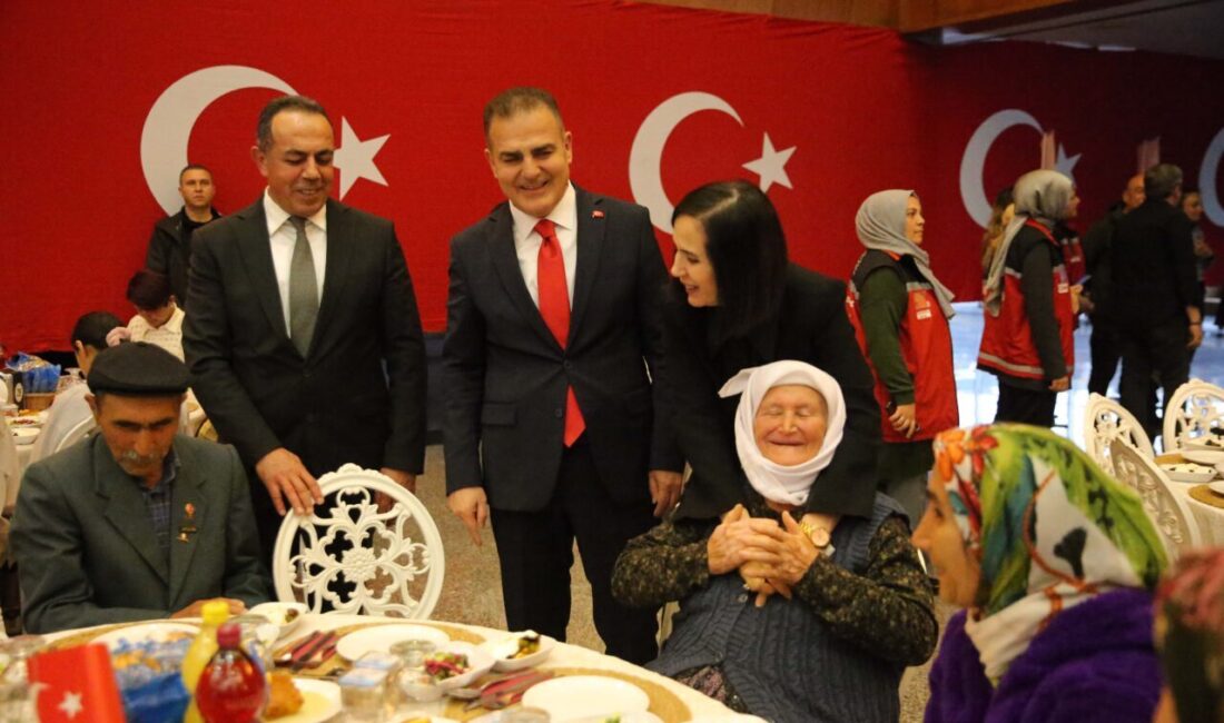 MUĞLA (AA) – Muğla Valisi İdris Akbıyık, şehit aileleri ve