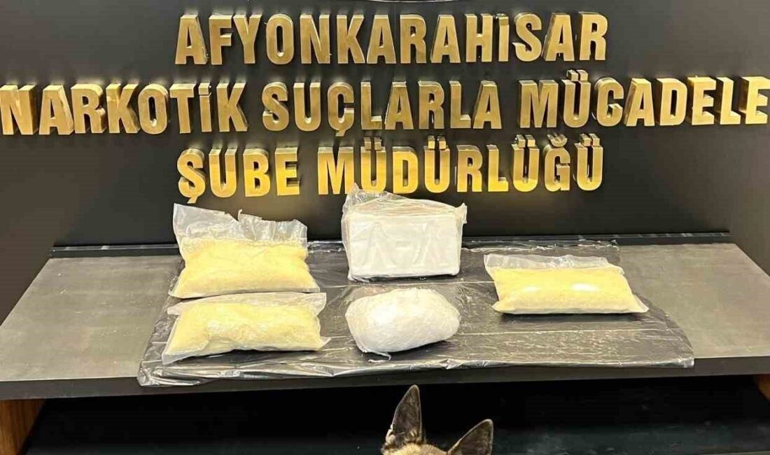 Afyonkarahisar’da polis tarafından şüphe üzerine durdurulan bir otomobilin koltuğunun iç