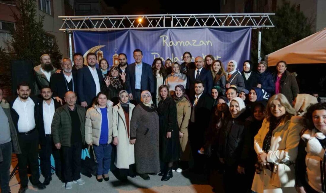 AK Parti Eskişehir Milletvekili Nebi Hatipoğlu Eskişehir Emek Mahallesi’nde iftar