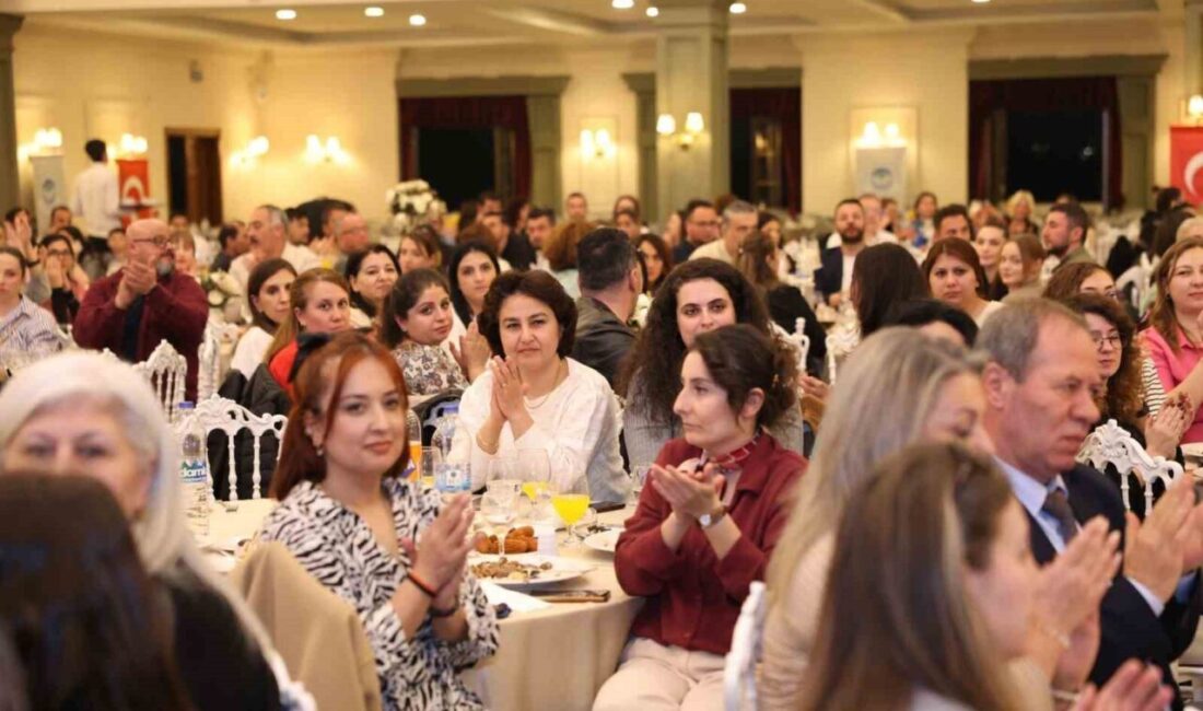 Eskişehir Odunpazarı Belediyesi personeli için düzenlediği iftar programında Başkan Kurt,