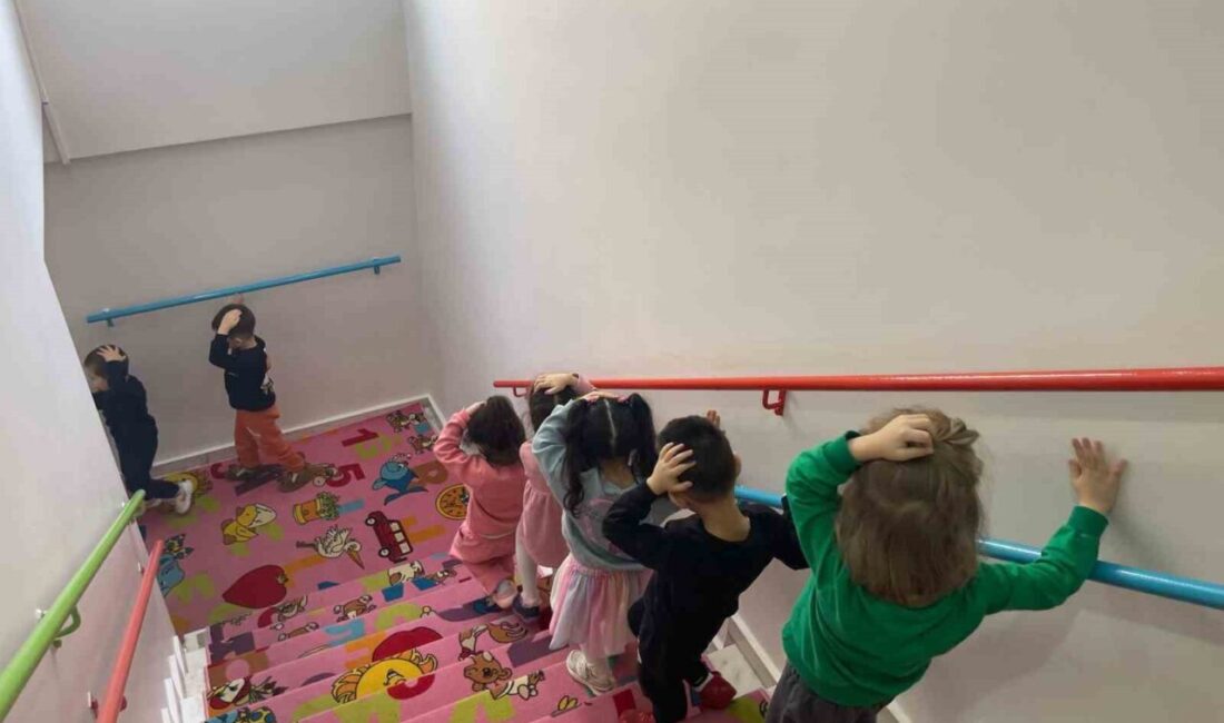 Odunpazarı Belediyesi Arama Kurtarma Ekibi (OBAK) tarafından kreş ve okullarda