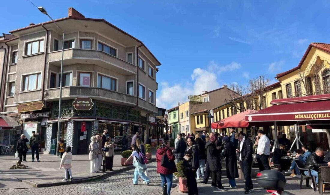 Ramazan Bayramı tatilinin ikinci gününde Eskişehir’in Tarihi Odunpazarı Evleri Bölgesi’nde