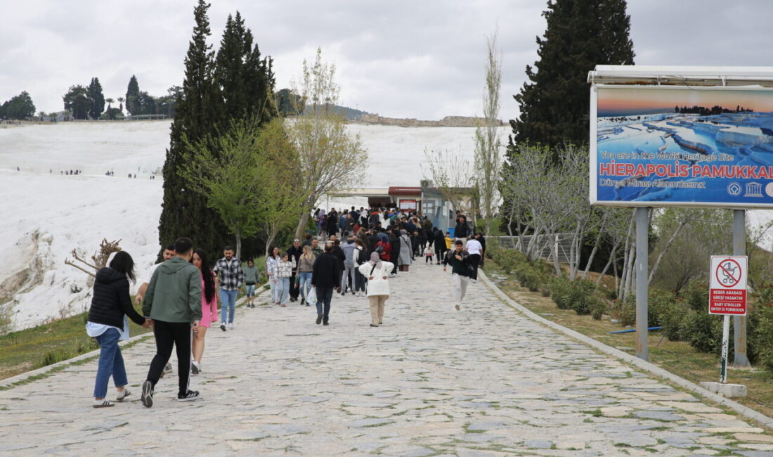 DENİZLİ (AA) – Denizli'nin dünyaca ünlü turizm merkezi Pamukkale, Ramazan