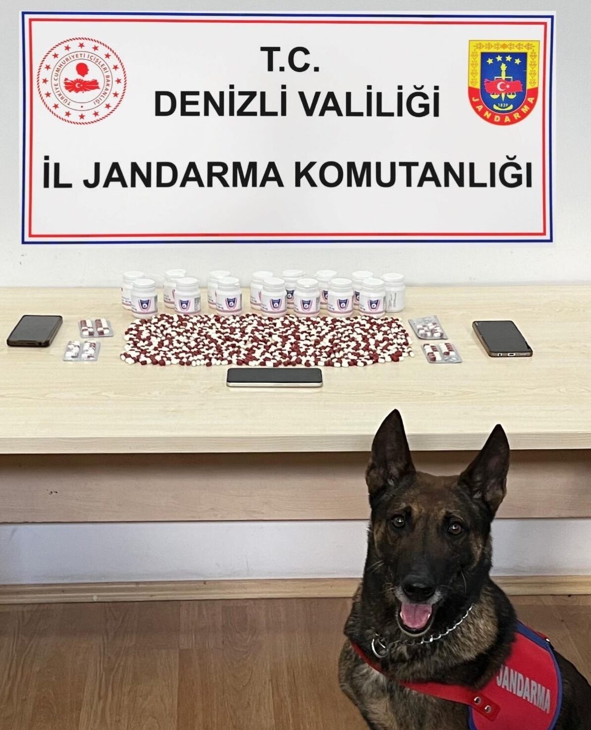 DENİZLİ (AA) – Denizli'nin Pamukkale ilçesinde uyuşturucu operasyonunda gözaltına alınan