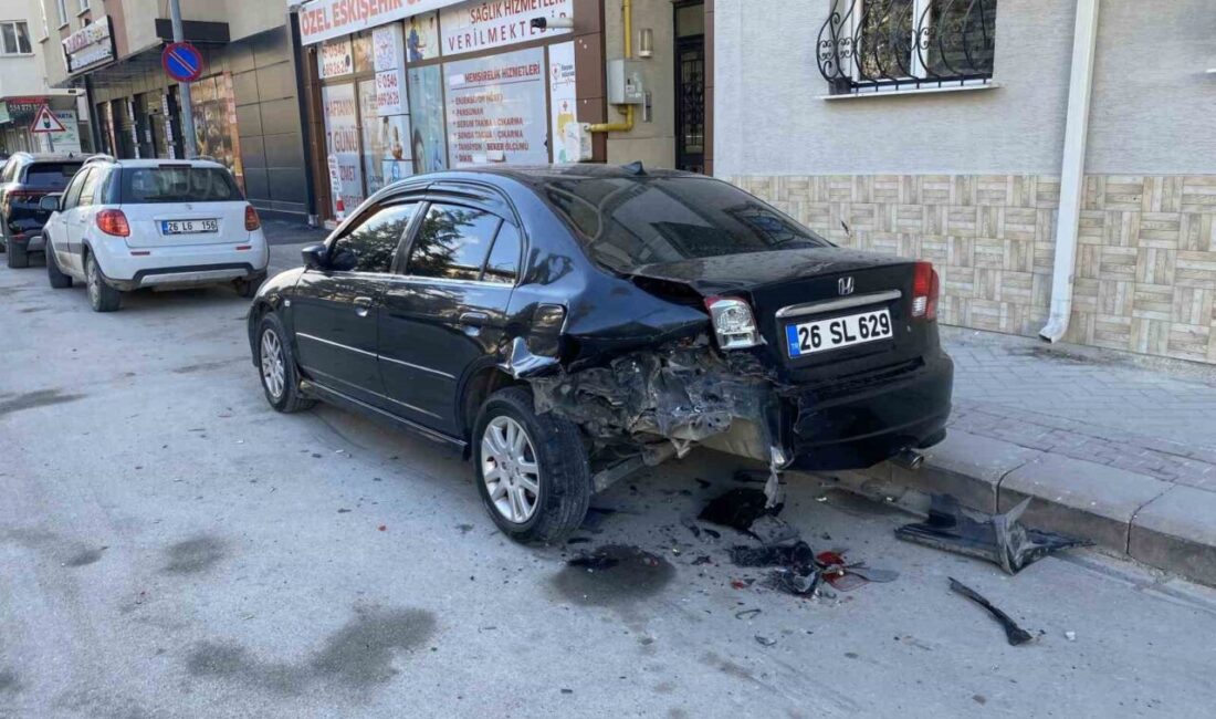 Eskişehir’de seyir halindeki bir aracın yol kenarında park halindeyken çarptığı