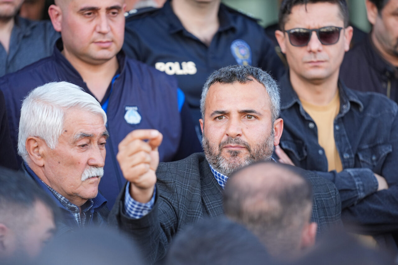 İZMİR (AA) – İzmir'in Karabağlar Belediyesinin pazar yerlerindeki tezgahlardan katı