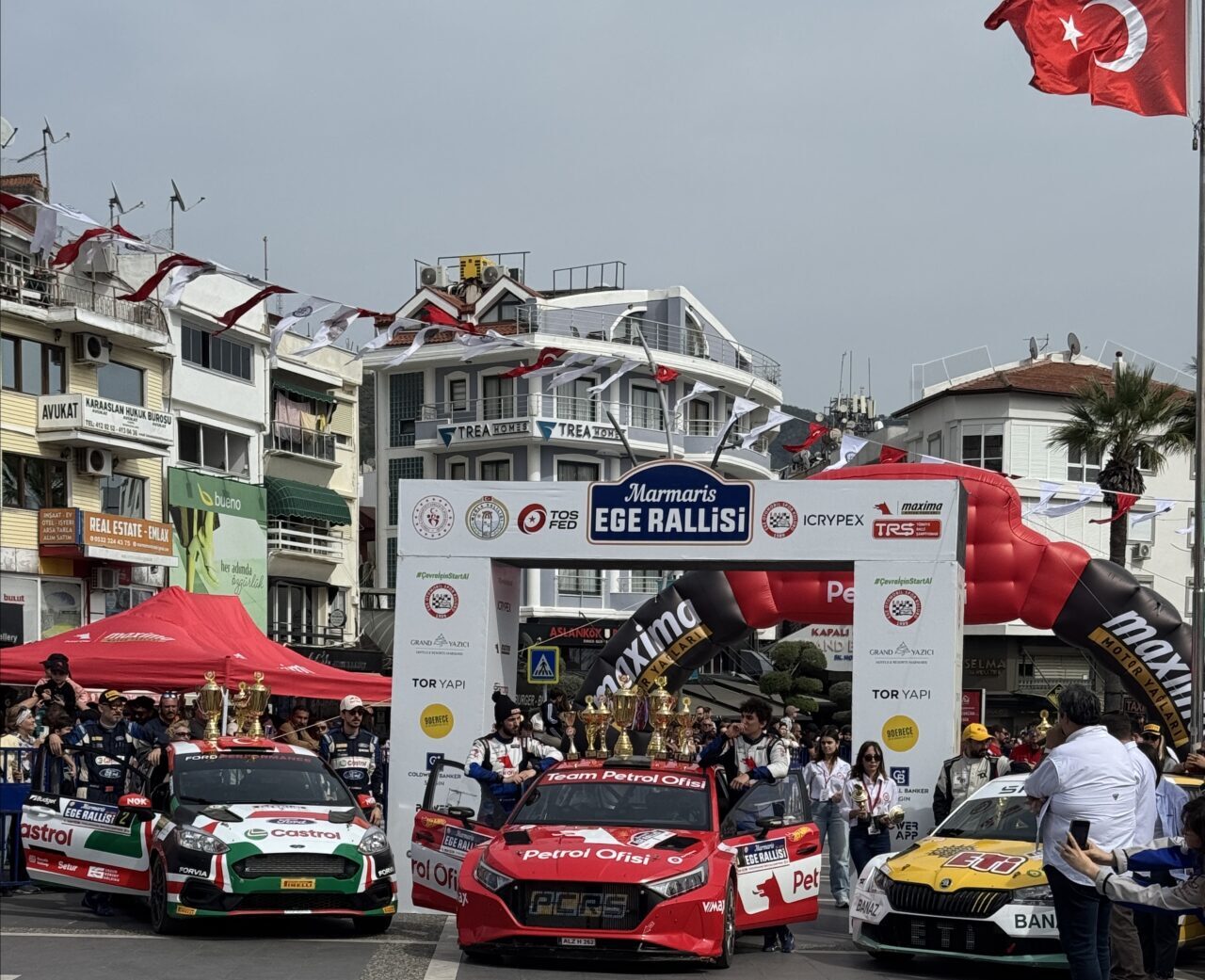 - Kerem Kazaz ve Corentin Silvestre'den oluşan Team Petrol Ofisi,