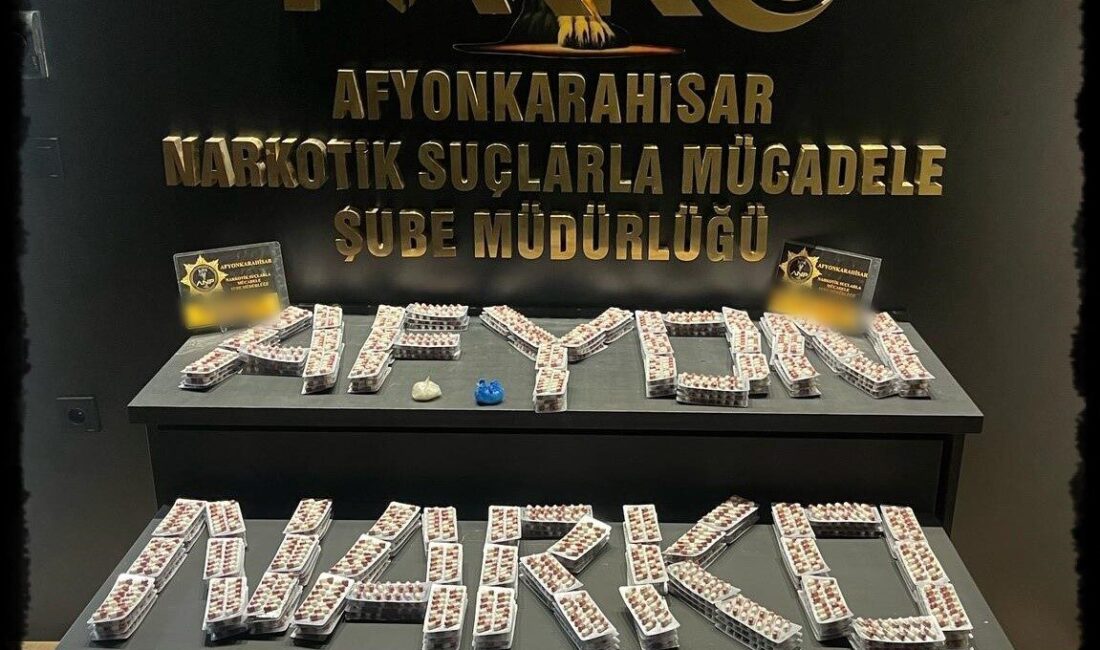 Afyonkarahisar’da polis tarafından bir eve yapılan baskında 8 bin 442