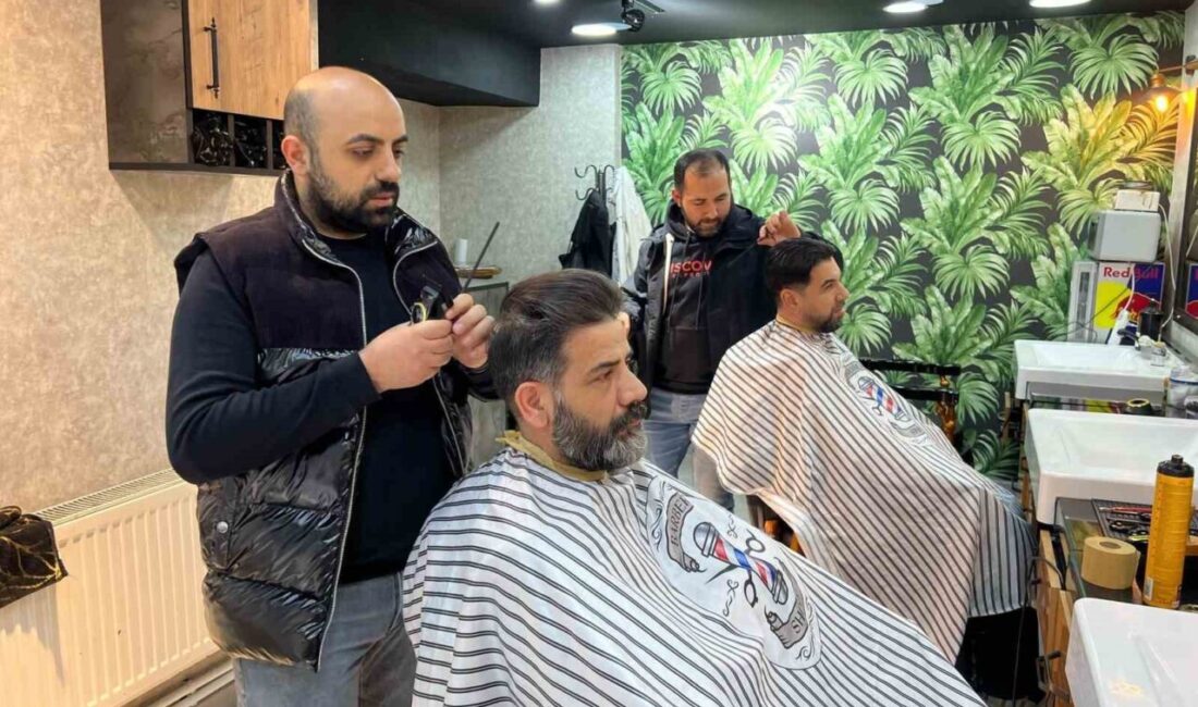 Eskişehir’de Ramazan Bayramı’nın yaklaşmasıyla birlikte işi yoğunlaşan berber esnafı, uzun