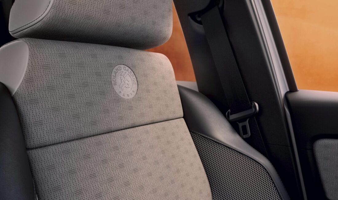 - Renault 5 E-Tech Elektrikli Roland-Garros özel versiyonu, şık ve