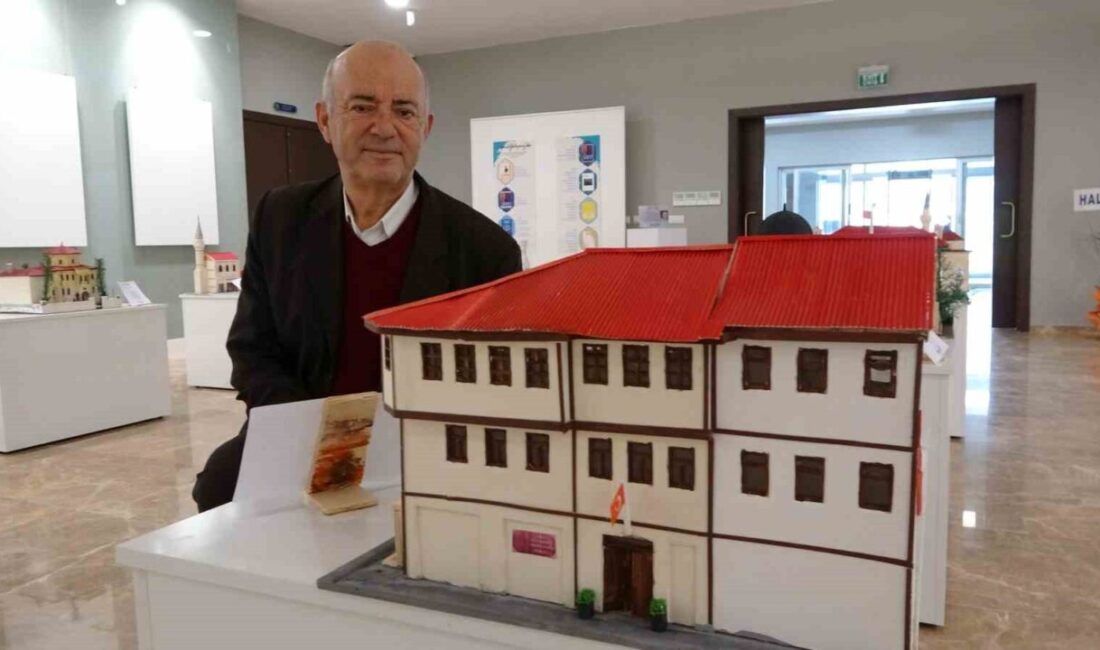 Kütahyalı sanatçı İbrahim Güneş, koronavirüs pandemisi döneminde başladığı maket sanatını