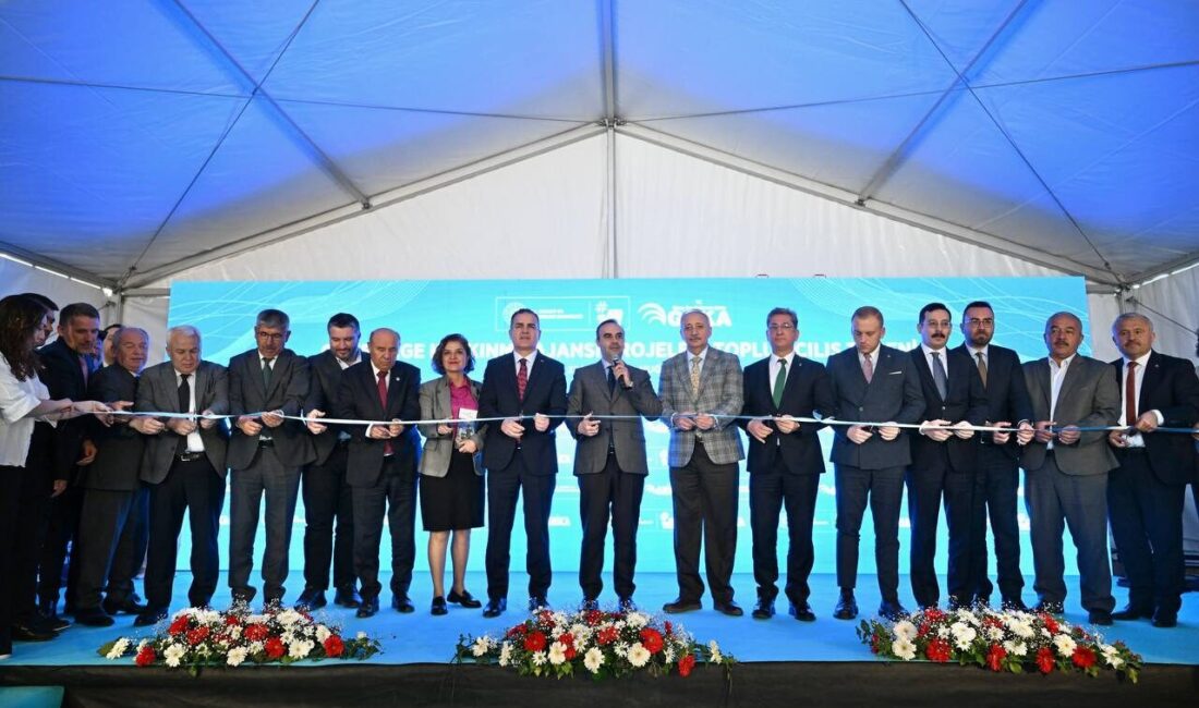 - "Artık kendi SİHA'larını, eğitim uçaklarını, helikopterlerini, deniz platformlarını, kara