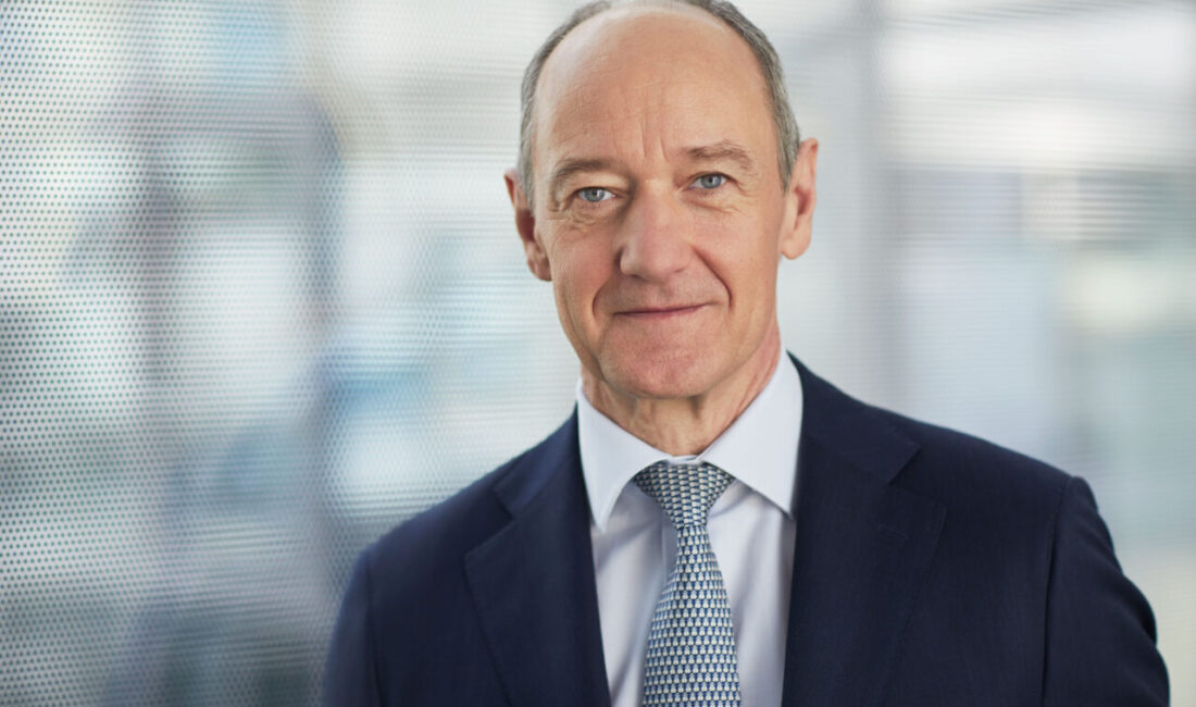 - Siemens AG Başkanı ve CEO'su Roland Busch:
- "Küçük ve