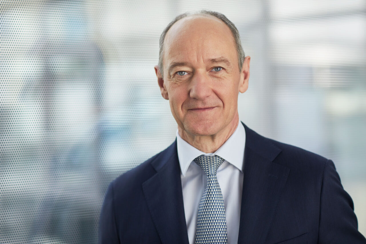 - Siemens AG Başkanı ve CEO'su Roland Busch:
- "Küçük ve