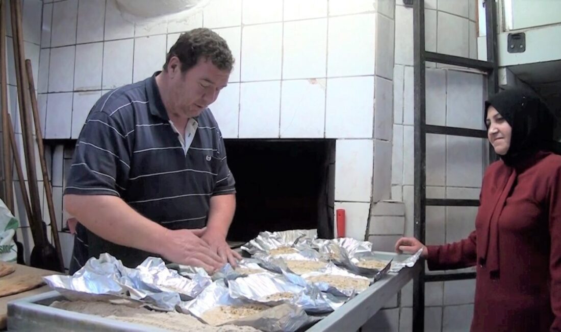 Kütahya’da Ramazan ayının geleneksel lezzetleri arasında yer alan tahinli pide,