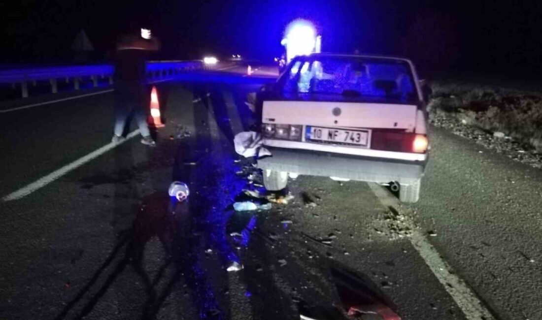 Kütahya’nın Tavşanlı ilçesinde, seyir halindeki bir otomobilin arızalı vaziyette duran