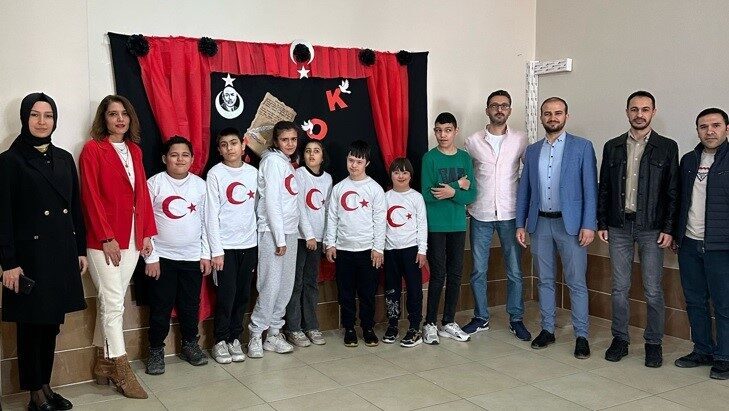 Tavşanlı Özel Eğitim Uygulama Okulu öğretmen ve öğrencileri tarafından İstiklal