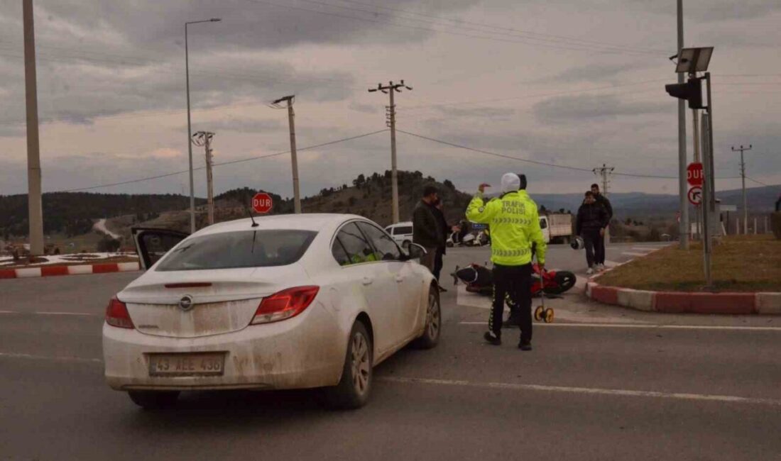 Kütahya’ nın Tavşanlı ilçesinde otomobil ile motosiklet çarpışması sonucu meydana