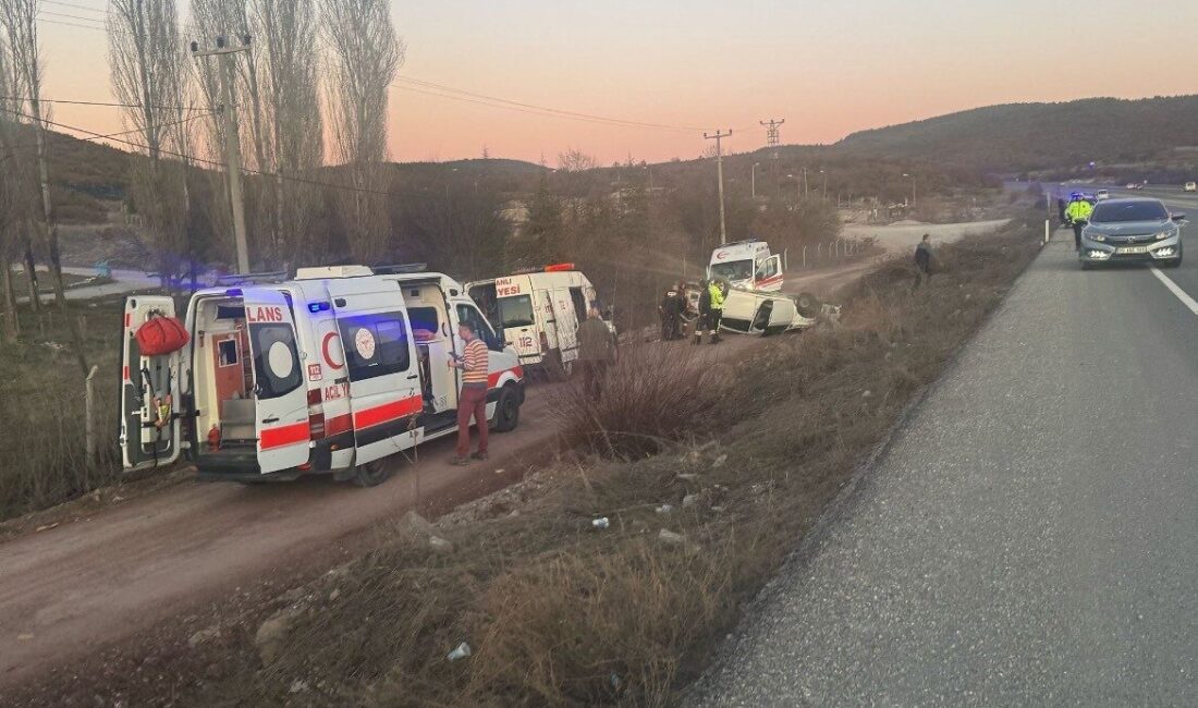 Kütahya’nın Tavşanlı ilçesinde otomobilin takla atması sonucu 2 kişi yaralandı.