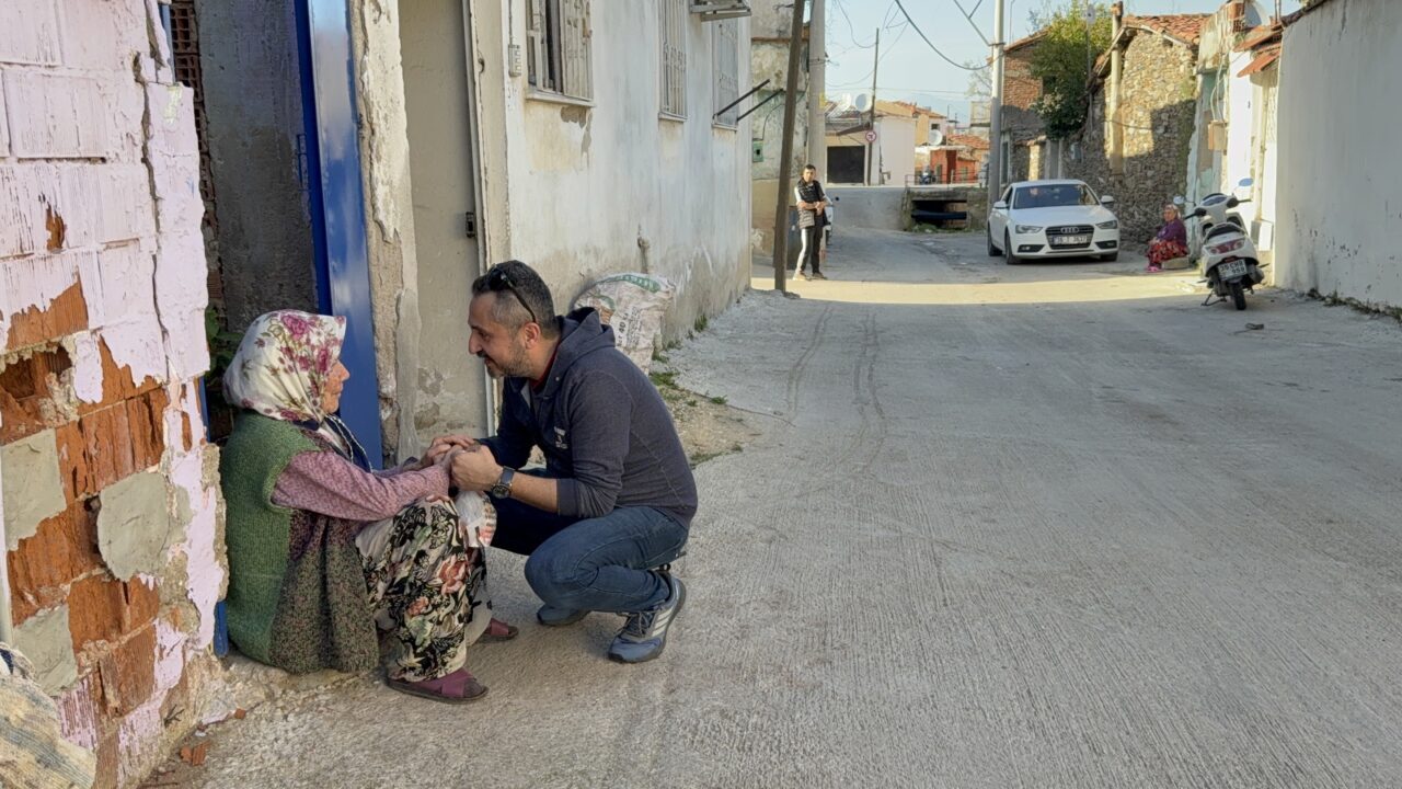 İZMİR (AA) – İzmir'in Tire ilçesinde yaşayan acil tıp teknisyeni