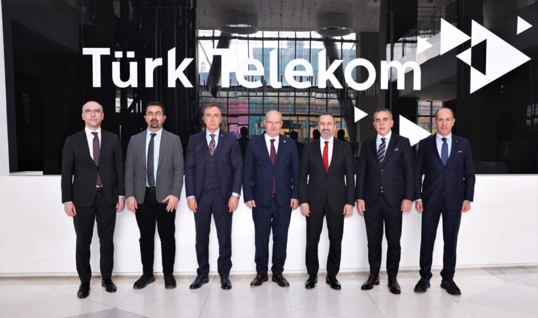 - Türk Telekom CEO'su Ümit Önal:
- "Yenilikçi teknolojiler geliştirme hedefiyle,