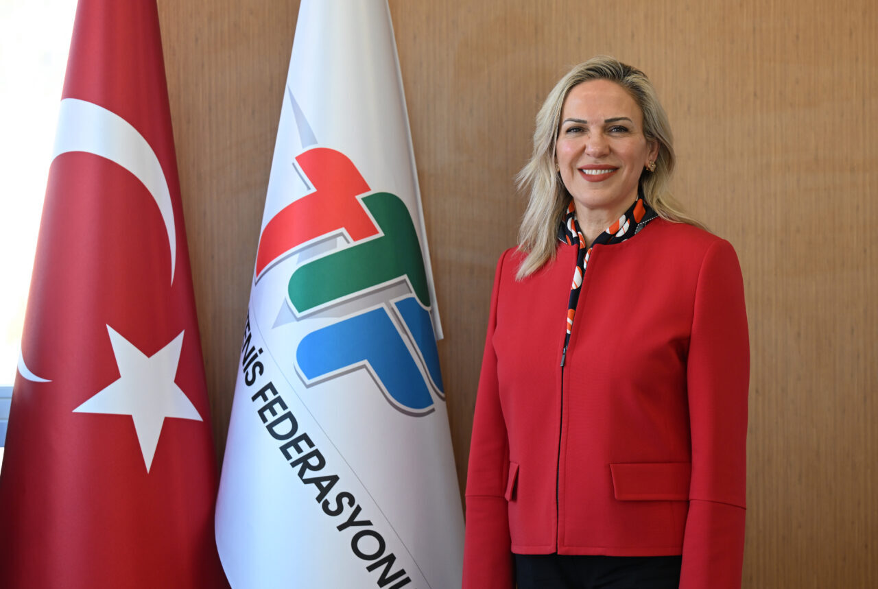 - Türkiye Tenis Federasyonu Başkanı Şafak Müderrisgil:
"İl temsilcilerimiz ile seçeceğimiz
