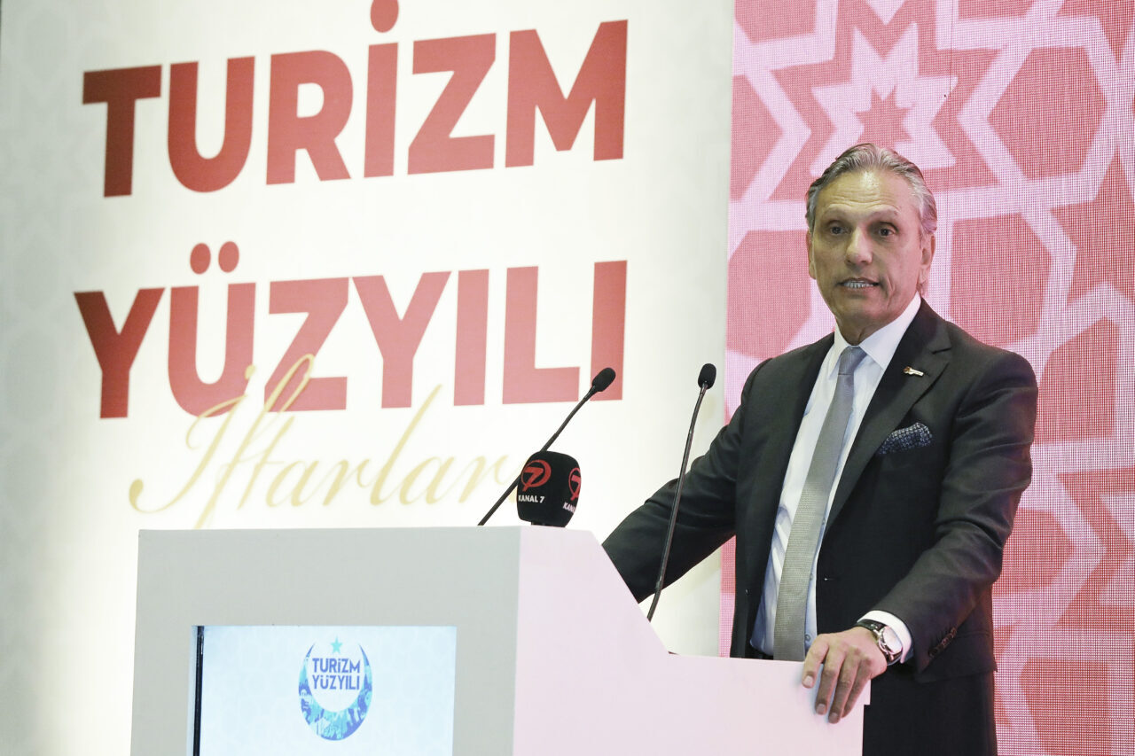 - TÜRSAB Yönetim Kurulu Başkanı Firuz Bağlıkaya:
- "Turizmin ülkemizin geleceği