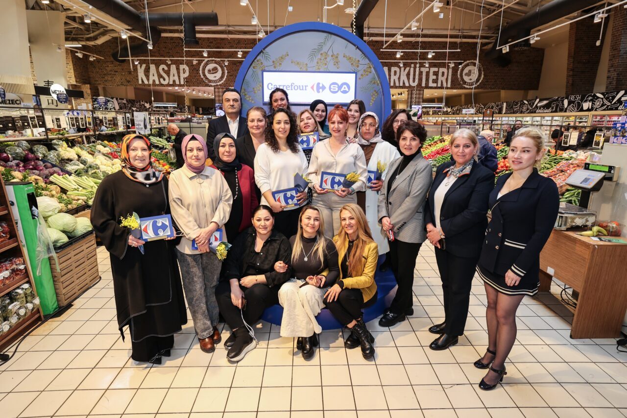 - CarrefourSA CEO'su Kutay Kartallıoğlu:
- "Üretici kadınları destekliyoruz ve emeklerinin