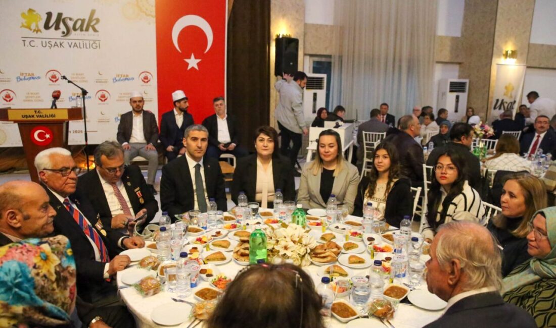 UŞAK (AA) – Uşak Valisi Naci Aktaş, şehit yakınları ve