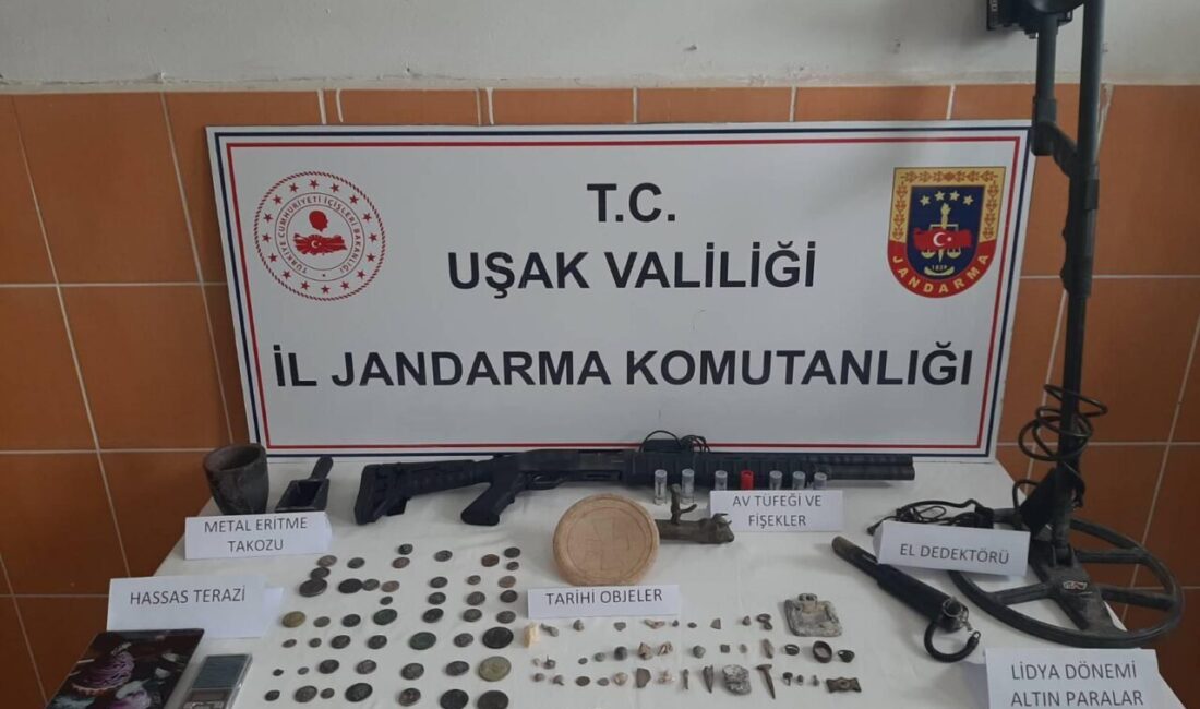 UŞAK (AA) – Uşak'ın Ulubey ilçesinde bir evde tarihi eser