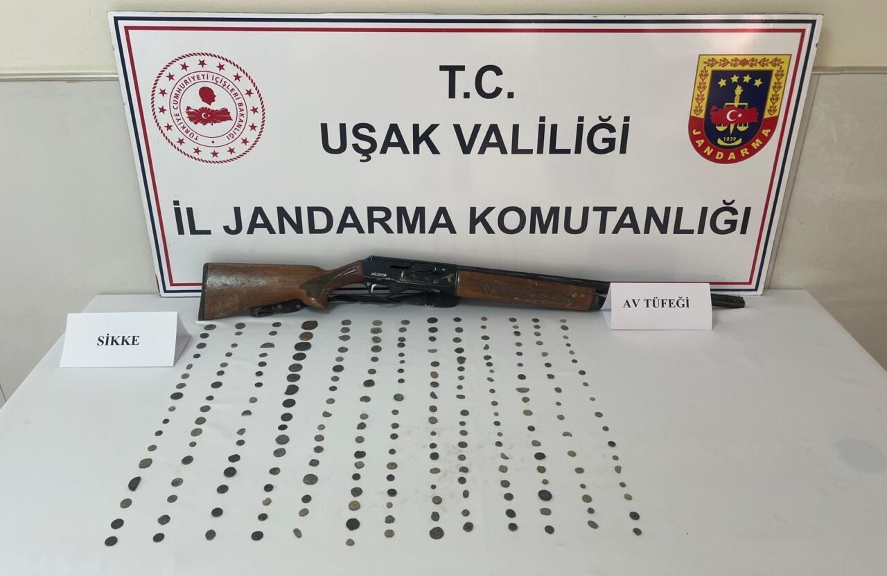 UŞAK (AA) – Uşak'ın Banaz ilçesinde tarihi eser olduğu değerlendirilen